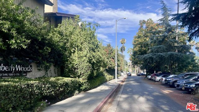 15061 Sherman Way, Van Nuys CA: https://media.crmls.org/mediaz/267a06c1-7881-4374-8537-786e562cec30.jpg