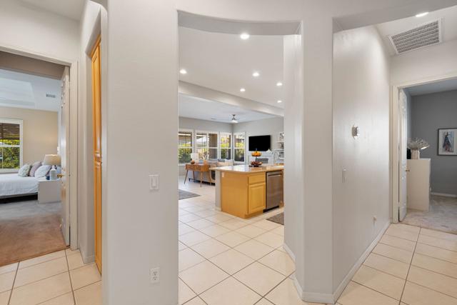 37 Shoreline Drive, Rancho Mirage CA: https://media.crmls.org/mediaz/267a73fc-b9de-484d-86d1-403d1d90580f.jpg