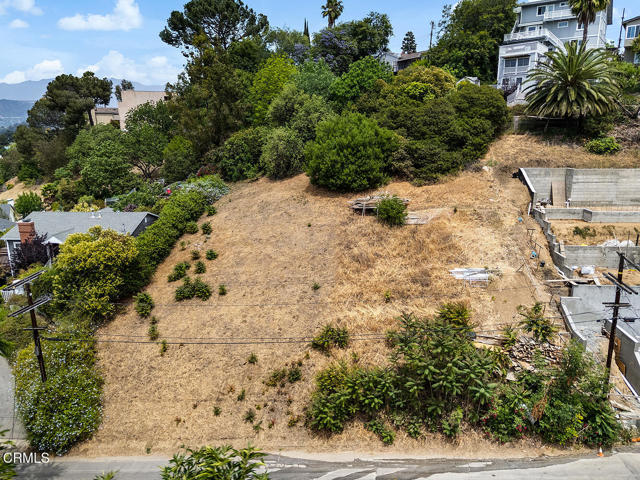 1070 N Oban Dr, Los Angeles CA: https://media.crmls.org/mediaz/267aa131-f1b8-4c66-b4b4-570569244e5d.jpg