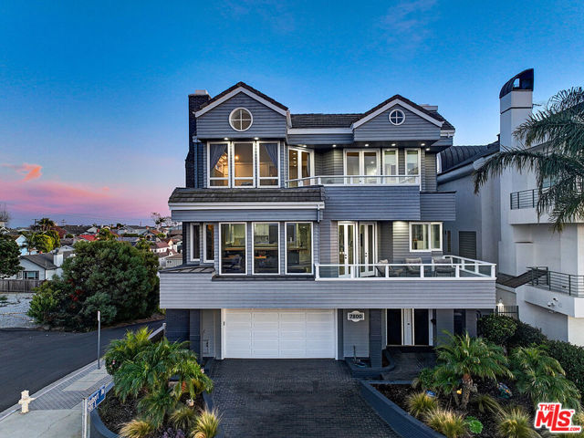 7800 Veragua Drive, Playa del Rey CA: https://media.crmls.org/mediaz/267b4f52-daf5-4b6a-8e26-25abd0312d40.jpg