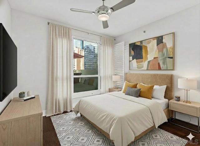 1240 India St, San Diego CA: https://media.crmls.org/mediaz/267b63cd-eec1-4db0-8a49-3a27a5628e3a.jpg