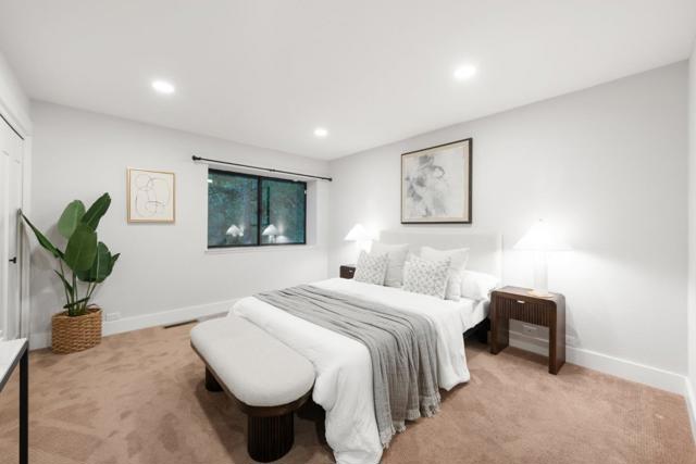 21 Valley Oak Street, Portola Valley CA: https://media.crmls.org/mediaz/267c3985-2011-41cc-a20b-c97638885772.jpg
