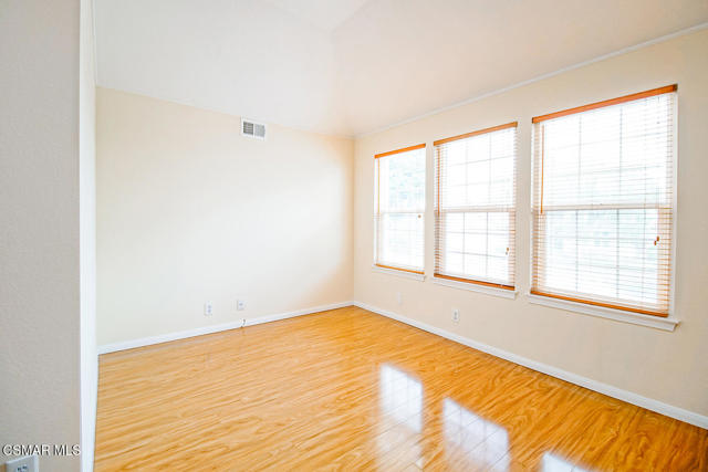2111 Peak Place, Thousand Oaks CA: https://media.crmls.org/mediaz/267ce0bb-4a25-40fd-8ef3-88de6b77f4ee.jpg