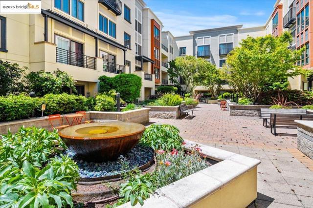 438 W Grand Ave, Oakland CA: https://media.crmls.org/mediaz/267d1985-3537-4f38-8bf4-f2ebcf0b3bb4.jpg