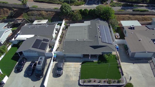 11007 Larkridge Street, Santee CA: https://media.crmls.org/mediaz/267d1cdf-b706-4a99-8b13-ef27296cc386.jpg