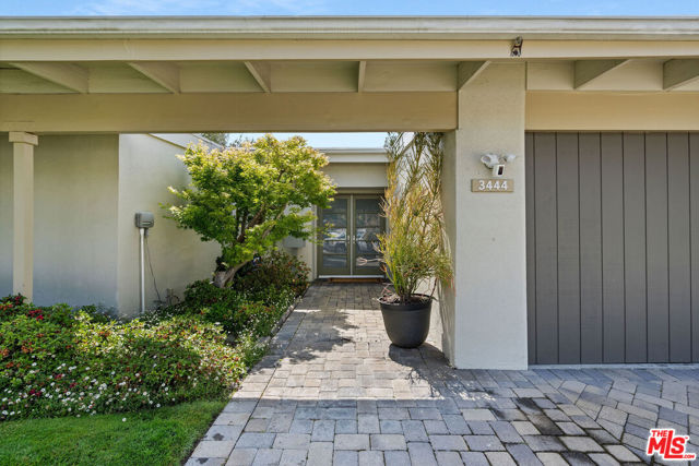 3444 Cloudcroft Drive, Malibu CA: https://media.crmls.org/mediaz/267d5e83-690f-48bc-a87c-fccfe25c5571.jpg