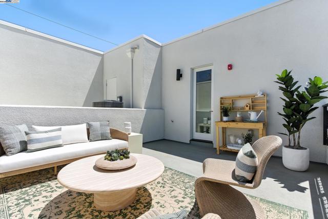 1937 Grand Street, Alameda CA: https://media.crmls.org/mediaz/267d9986-bcdb-4f86-96c2-30cb3045602c.jpg