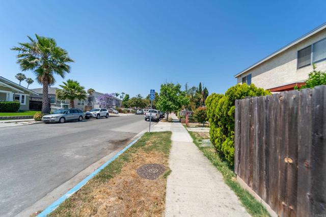 4643 Cherokee Avenue, San Diego CA: https://media.crmls.org/mediaz/267ee5da-3fdb-4d4f-87af-e859dde89743.jpg