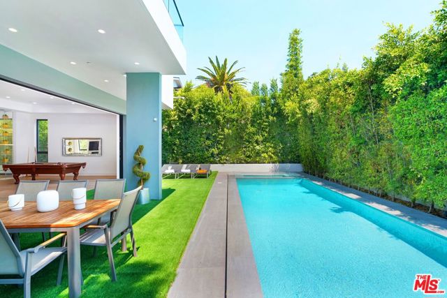 832 N Sierra Bonita Avenue, Los Angeles CA: https://media.crmls.org/mediaz/267f1d70-4cc1-4c3e-bbb6-60e18405cb16.jpg