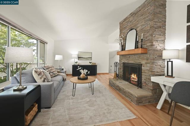 2 Kulani Ln, Pleasant Hill CA: https://media.crmls.org/mediaz/267f2fe5-1532-4dfe-9cf1-7c2a74128d4b.jpg