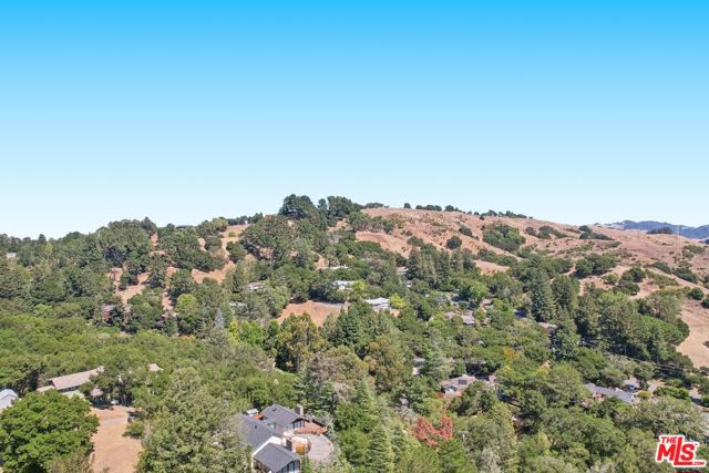 26 Ardor Drive, Orinda CA: https://media.crmls.org/mediaz/267f4e5e-b44f-4838-b0c7-a35b1800ea8e.jpg