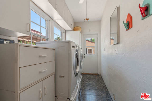 2310 Santa Anita Avenue, Altadena CA: https://media.crmls.org/mediaz/267f54d2-5f17-4050-9bce-ac8edb7e8d7d.jpg