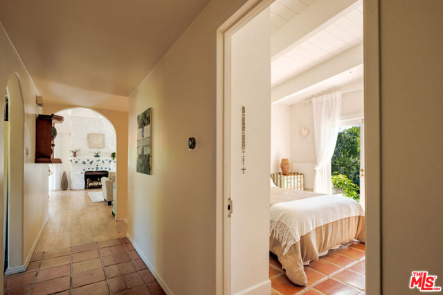 21316 Encina Road, Topanga CA: https://media.crmls.org/mediaz/26800d8e-abfe-43b9-903f-0211bf9c8a38.jpg
