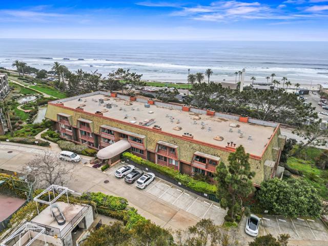 1562 Camino Del Mar, Del Mar CA: https://media.crmls.org/mediaz/2680137d-5e53-48aa-94aa-1364a0d09c49.jpg