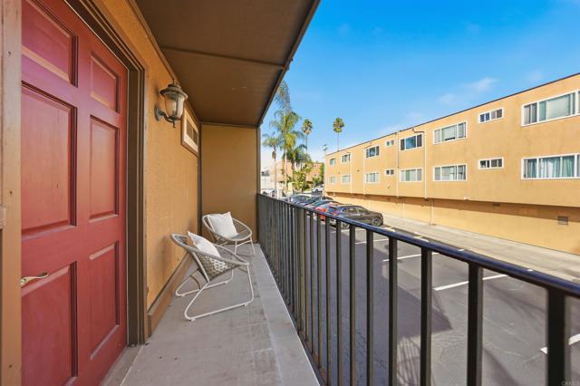 5505 Adelaide Avenue, San Diego CA: https://media.crmls.org/mediaz/2680bfbd-8c58-44d9-a881-23d3a03fcfba.jpg