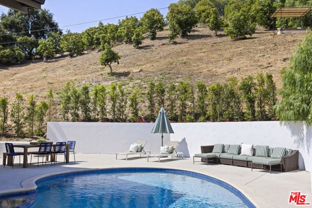 1131 Rancho Drive, Ojai CA: https://media.crmls.org/mediaz/2680ce82-856f-4fa3-9920-9f0d563c7da0.jpg