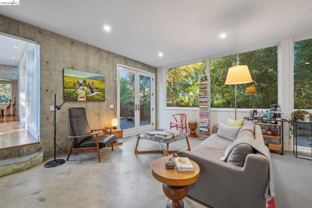 Image 7 of 60 For 8210 Skyline Blvd