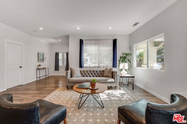 1304 -1306 W 48th Street, Los Angeles CA: https://media.crmls.org/mediaz/2681ff12-a7a1-4ffe-aea7-bdb36ffb7918.jpg