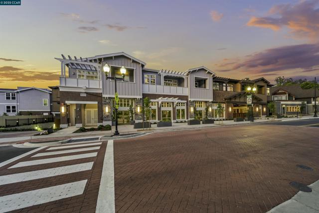 600 Hartz Ave, Danville CA: https://media.crmls.org/mediaz/26821069-515d-40a8-9fed-20419d943085.jpg