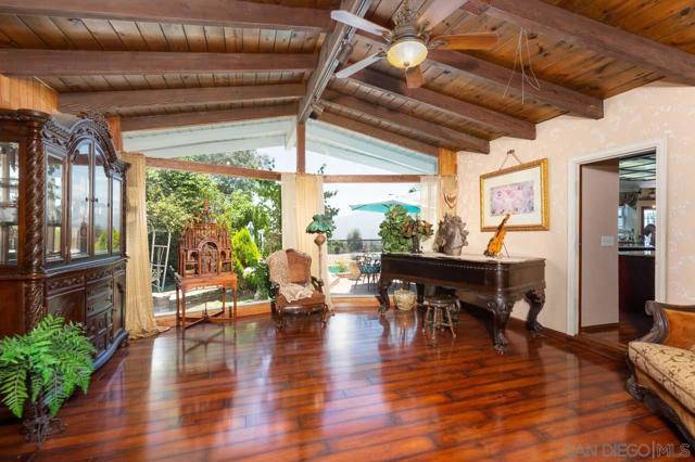 11339 Rolling Hills Dr, El Cajon CA: https://media.crmls.org/mediaz/26821d65-9ee4-4919-b3d5-ba80d845eb09.jpg
