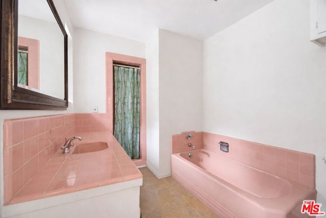 7230 Outpost Cove Drive, Los Angeles CA: https://media.crmls.org/mediaz/26825070-ca42-4218-b666-f4defe67380a.jpg