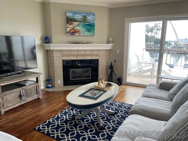 4 Antigua Ct, Coronado CA: https://media.crmls.org/mediaz/26840573-9877-4419-aa90-5407fddeacd5.jpg