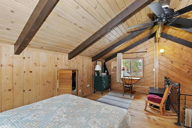 102 E Country Club Boulevard, Big Bear CA: https://media.crmls.org/mediaz/26841bac-cadb-4962-95f9-7f542a254b51.jpg