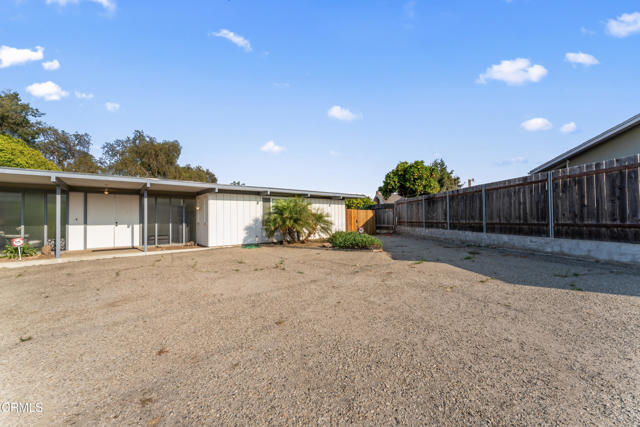 796 S Saticoy Avenue, Ventura CA: https://media.crmls.org/mediaz/26842899-ae2b-484b-bcef-adb7d4b15eab.jpg