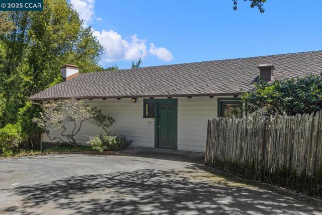 37 La Madronal, Orinda CA: https://media.crmls.org/mediaz/26848e9b-4583-4c7d-b63d-65e20993fbf6.jpg