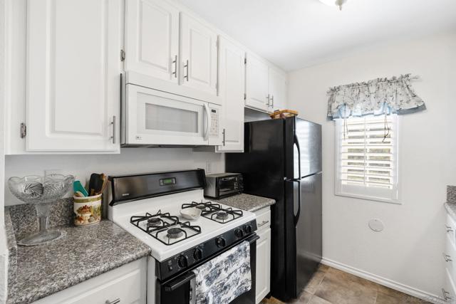 10309 Azuaga St, San Diego CA: https://media.crmls.org/mediaz/26853081-d186-4532-8709-b3e949a51548.jpg