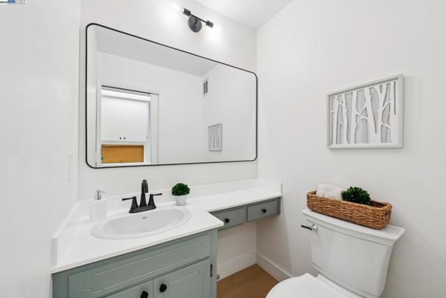 1230 Ballena Blvd, Alameda CA: https://media.crmls.org/mediaz/2685c25a-5361-4d33-8fc7-5268f9a2c98b.jpg