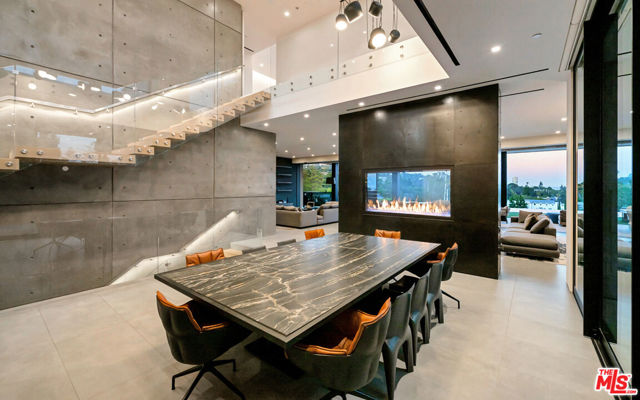 1140 Summit Drive, Beverly Hills CA: https://media.crmls.org/mediaz/2685c49d-6aad-4bf2-85b9-4ba90739bc18.jpg