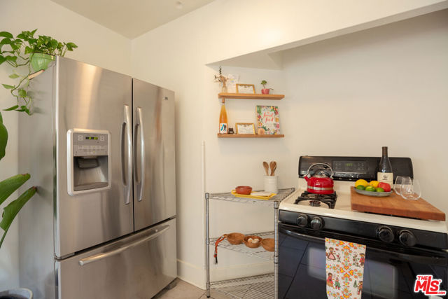 732 N Toledo Walk, Long Beach CA: https://media.crmls.org/mediaz/26862b12-ac6d-4da5-82fd-825c3ac90d62.jpg