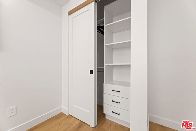 5118 Laurel Canyon, Valley Village CA: https://media.crmls.org/mediaz/26862eb3-2798-4729-8219-38bcf47a0aed.jpg