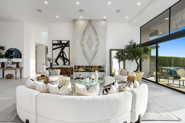160 Kiva Drive, Palm Desert CA: https://media.crmls.org/mediaz/2686477b-797a-474d-a932-43a87cf514cf.jpg