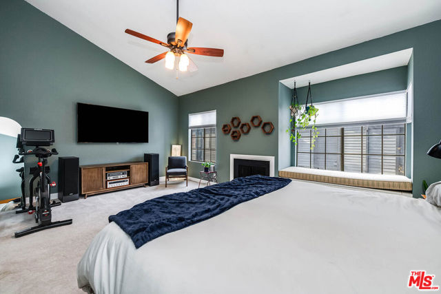 5731 Topanga Canyon Boulevard, Woodland Hills CA: https://media.crmls.org/mediaz/268651b6-2136-4570-b6ac-353035eac49b.jpg