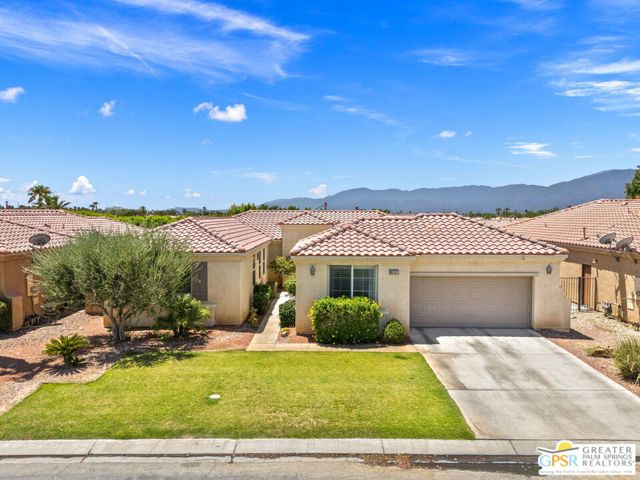 83817 Collection Drive, Indio CA: https://media.crmls.org/mediaz/26865dcc-a0ae-4876-8cc7-7abaddba2f20.jpg