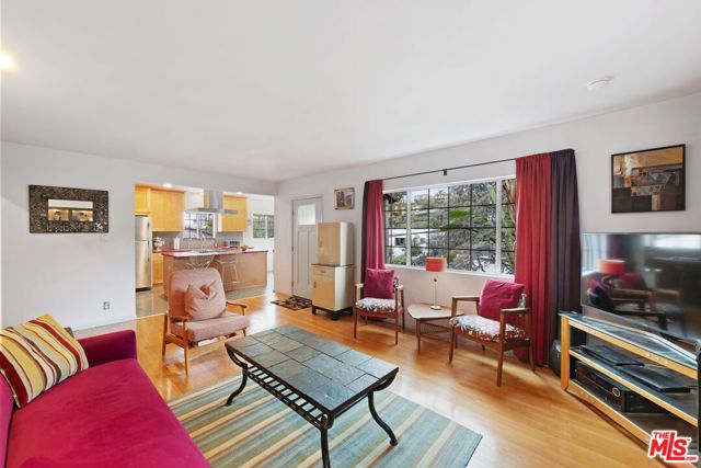 748 S Avenue 60, Los Angeles CA: https://media.crmls.org/mediaz/26865f07-96b7-4fa2-969b-abca798662da.jpg