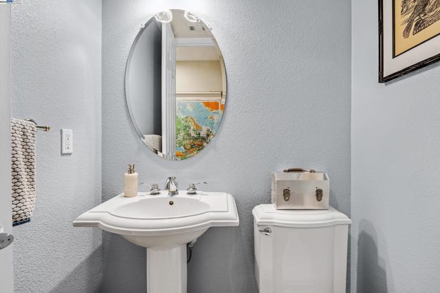 2461 Ancona Cir, Livermore CA: https://media.crmls.org/mediaz/26875cc8-c8e8-4b81-96b0-47d900d9e9c6.jpg