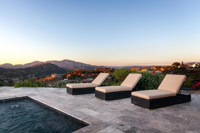 328 AMY WAY, Alpine CA: https://media.crmls.org/mediaz/26877865-828e-4c90-afdd-c524ee636c91.jpg