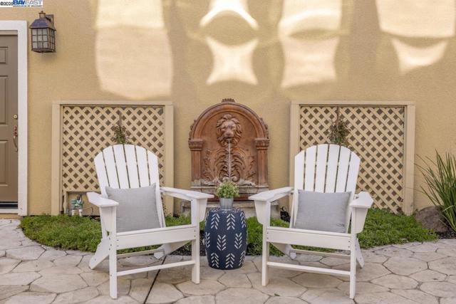 1508 Whispering Oaks Way, Pleasanton CA: https://media.crmls.org/mediaz/2687ee97-5044-4851-8916-a7b62fdb339e.jpg