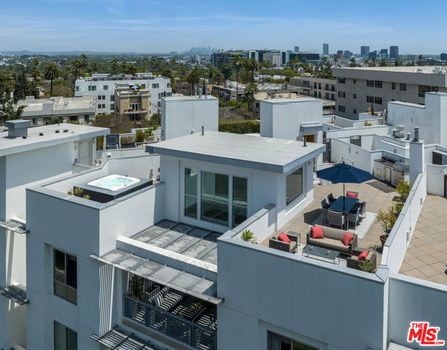 460 Palm Drive, Beverly Hills, California 90210, 2 Bedrooms Bedrooms, ,3 BathroomsBathrooms,Condominium,For Sale,Palm,24401049