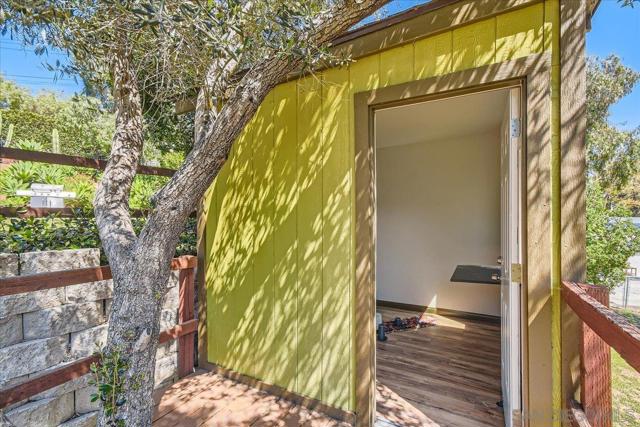 4359 Date Ave, La Mesa CA: https://media.crmls.org/mediaz/26890776-9840-43f6-b37b-faa961e26f2a.jpg