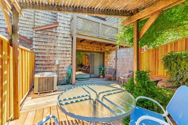 1555 Hecker Pass Road, Gilroy CA: https://media.crmls.org/mediaz/26891001-dfc3-48e4-a434-ea5c0f07652a.jpg