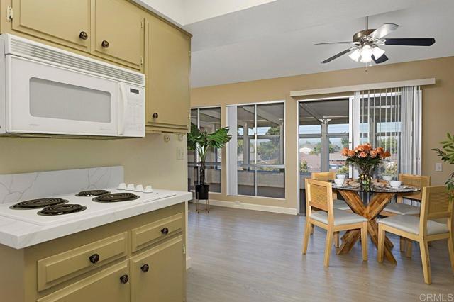 Detail Gallery Image 8 of 38 For 3660 Vista Campana #42,  Oceanside,  CA 92057 - 2 Beds | 2 Baths