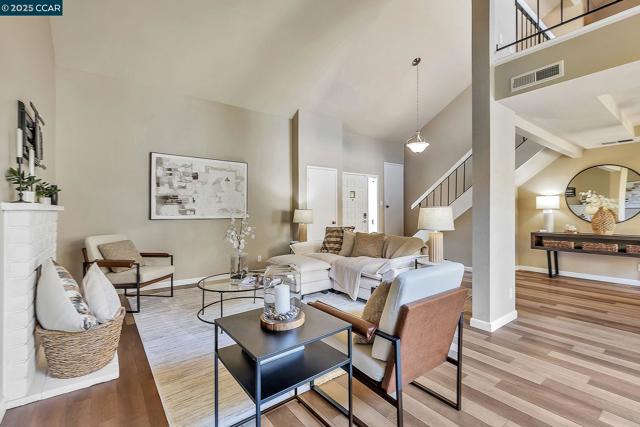 102 Northcreek Cir, Walnut Creek CA: https://media.crmls.org/mediaz/26896ace-82e7-487e-83a2-751ff0dfd2a0.jpg