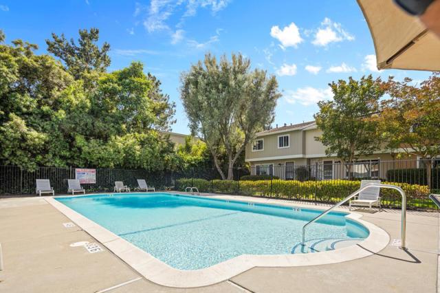 26 Saw Mill Court, Mountain View CA: https://media.crmls.org/mediaz/2689a4ba-a0fc-42c3-a7b9-b7df10de22a8.jpg