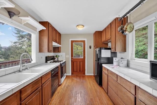 885 Larkin Valley Road, Watsonville CA: https://media.crmls.org/mediaz/2689cbfd-c0a4-48e0-9cad-8d4c5e5fb809.jpg