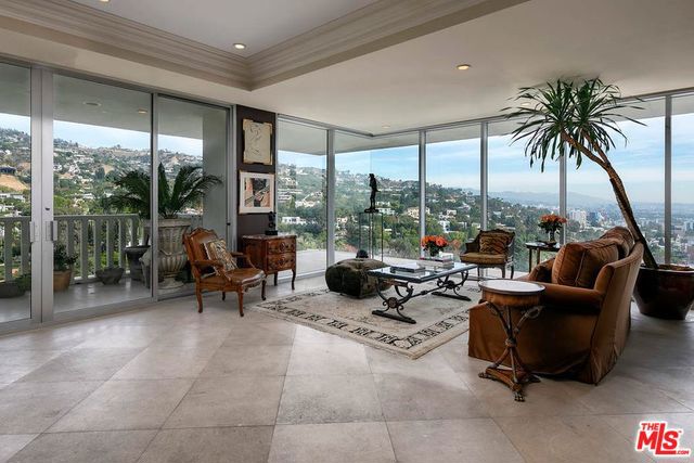 9255 DOHENY Road, 1705 photo 3