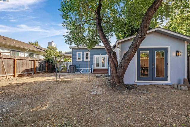 624 N 17Th St, San Jose CA: https://media.crmls.org/mediaz/268bcef5-c58a-442a-95fc-1906b5465802.jpg
